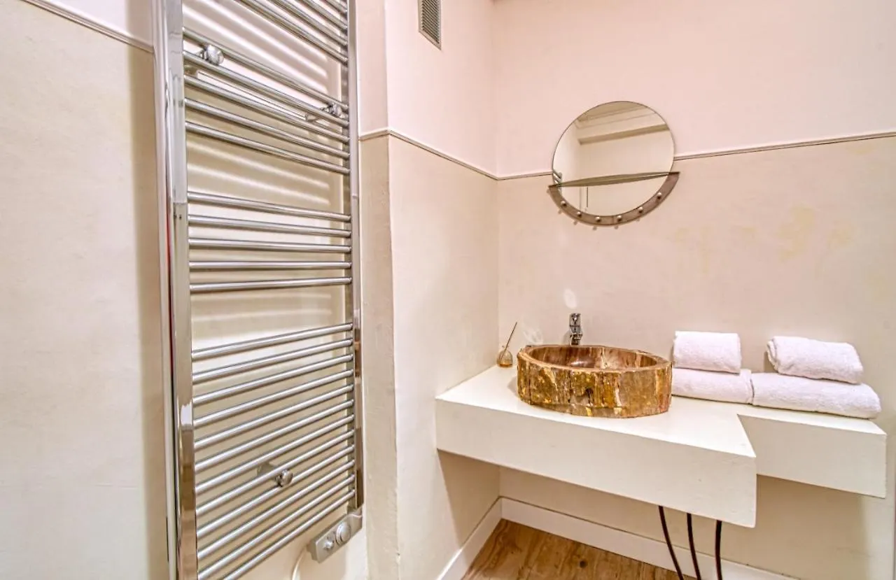 Romantic And New Apartment In The Famous Rue Meynadier In The Supercentre Of Cannes